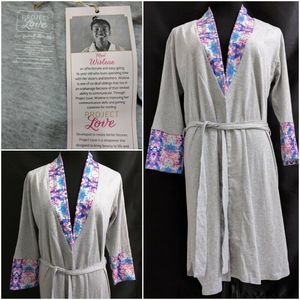 PROJECT LOVE Robe Medium Good Cause Womens Orpans